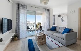 Glabur Stays - The Sunny Atelier - Nicosia City, Free Parking & Wifi, Welcomes You!!!